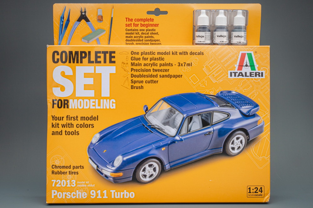 Porsche 911 Turbo ビギナー向けスターターキット 塗料 工具付き/ ITALERI 1/24 模型