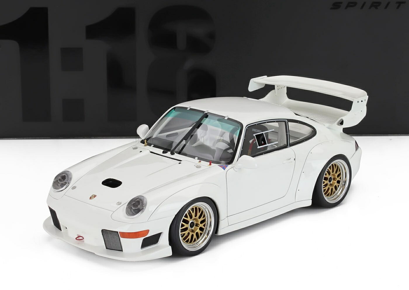 ポルシェ 911 993 GT2 EVO クーペ 1995年 白いこと / GT SPIRIT 1/18 ミニカー