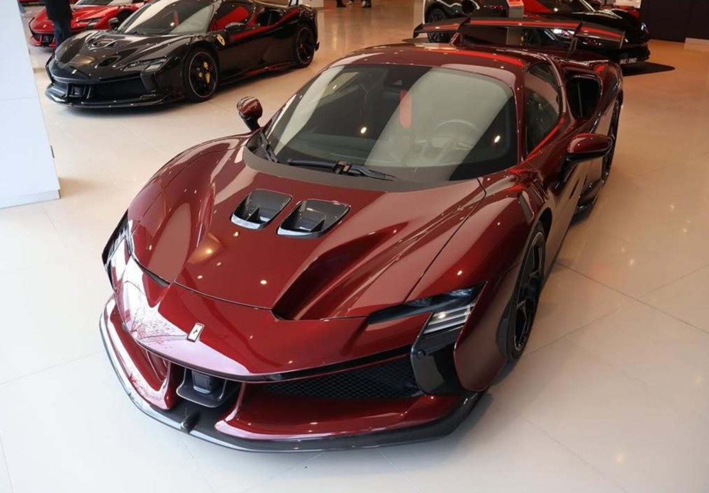 【予約】2026年発売予定FERRARI SF90 XX ストラダーレ ロッソルビーノ / BBR 1/18 ミニカー