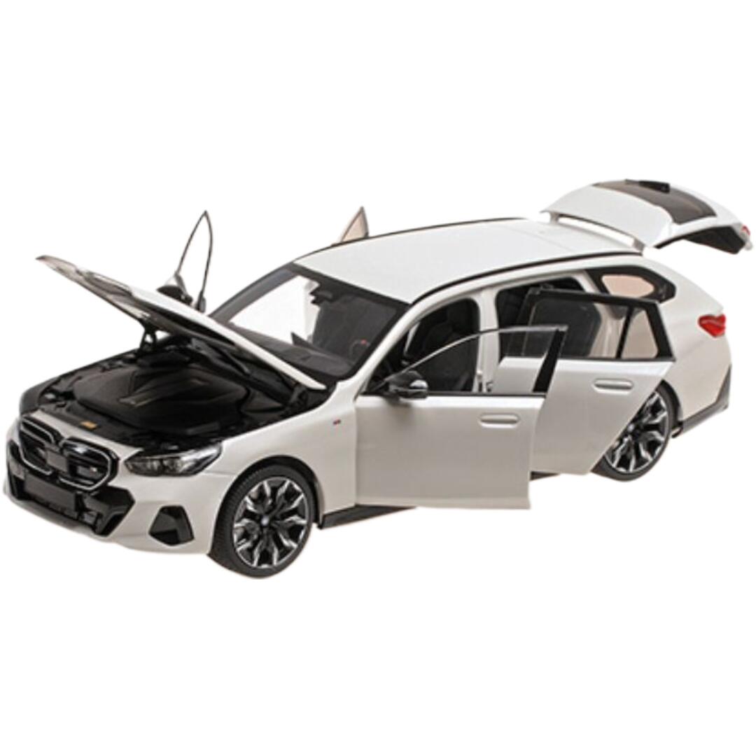 BMWビーエムダブリュー i5 M60 Touringツーリング 2024 ホワイトメタリック / MINICHAMPS 1/18 ミニカー｜ラストホビー