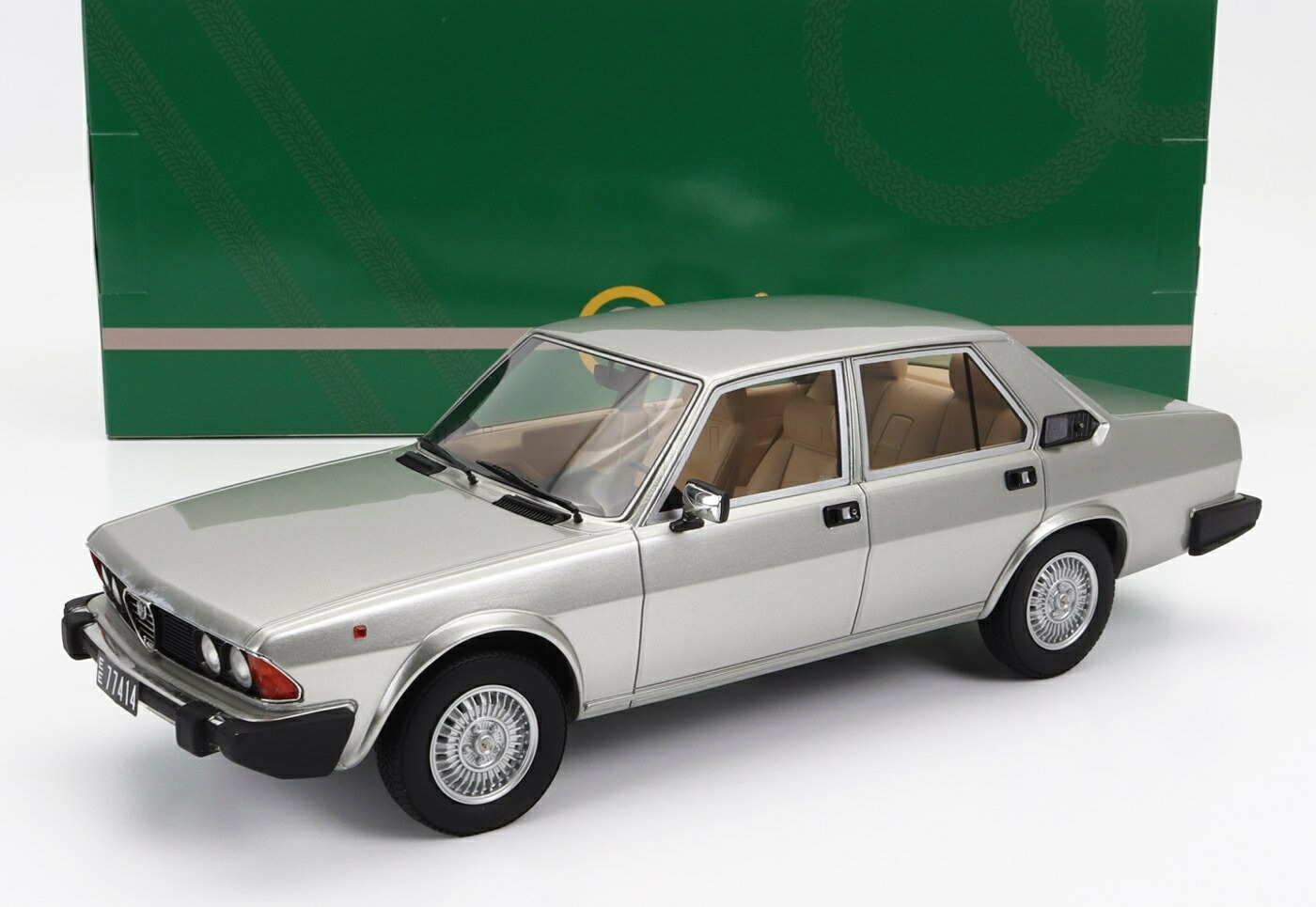 アルファロメオ アルファ6 2.5 1979-1983 しろがね色 / Cult-Scale 1/18 ミニカー