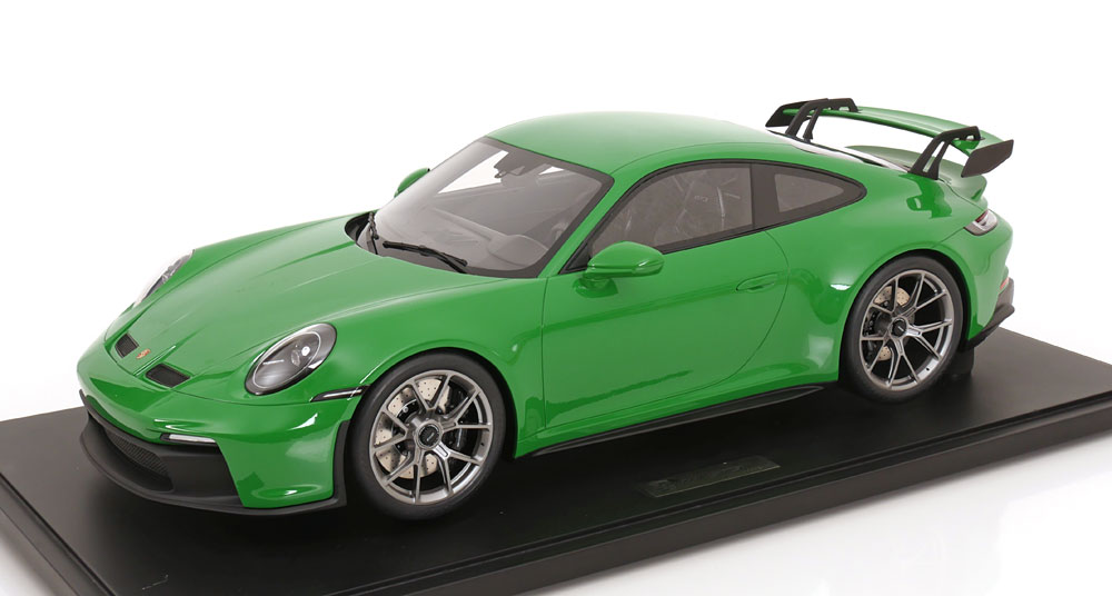 ポルシェ911 992 GT3 2022 緑であること / GT SPIRIT 1/8 ミニカー