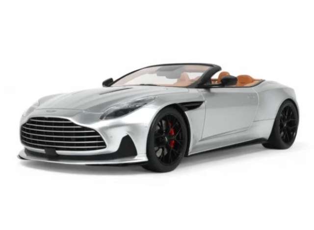 Aston Martin DB12 2023 シルバー/ GT SPIRIT 1/18 ミニカー