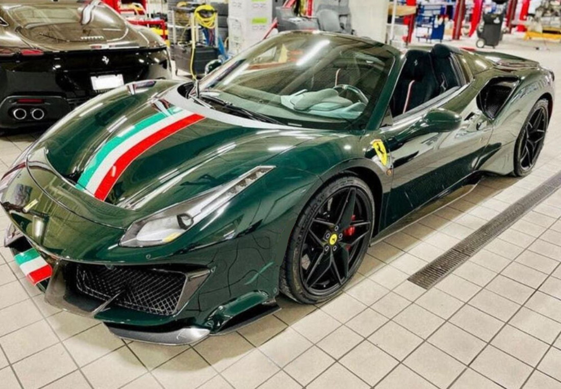 【取っておく】Ferrariフェラーリ 488 Pista Spider Verde British with italian stripe / BBR 1/18 ミニカー