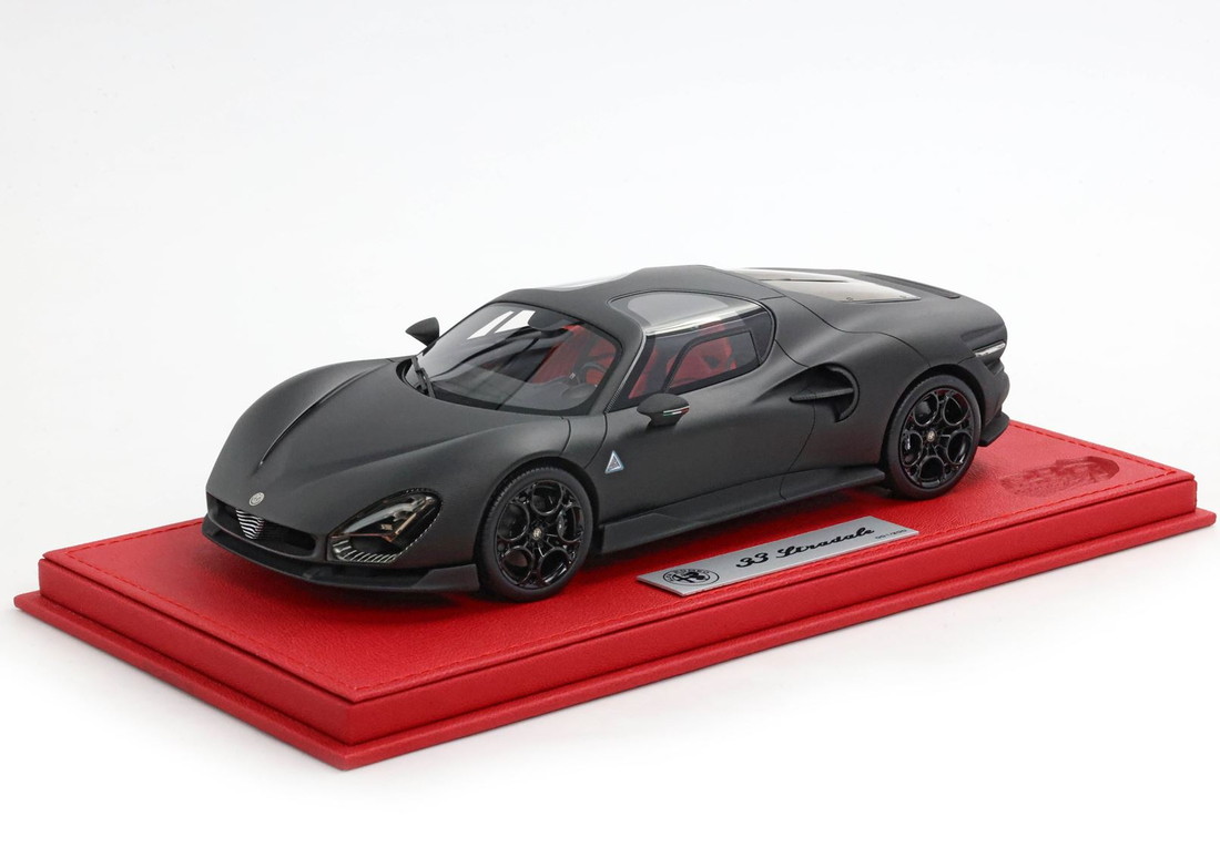 【取って置く】Alfa Romeoアルファロメオ 33 Stradale 引っ敷き炭素 赤いこと軍事基地 / BBR 1/18 ミニカー