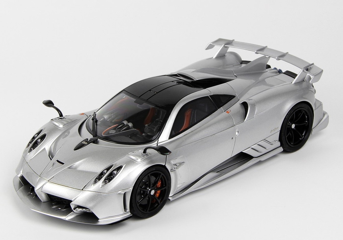 【取っておく】2026年発売予定を組む Paganiパガーニ Imolaイモラ 2020 しろがね色 / LCD 1/18 ミニカー