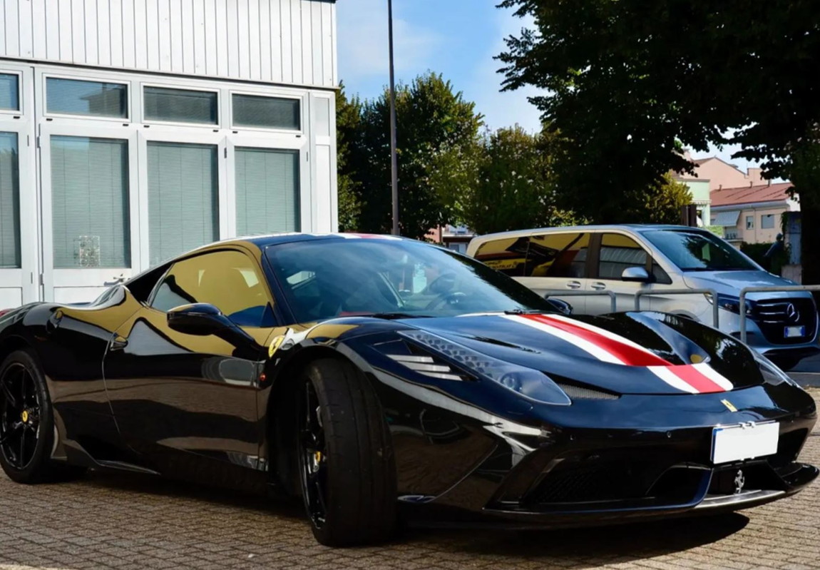 【取っておく】Ferrariフェラーリ 458 Speciale Nero DS red white stripe / BBR 1/18 ミニカー