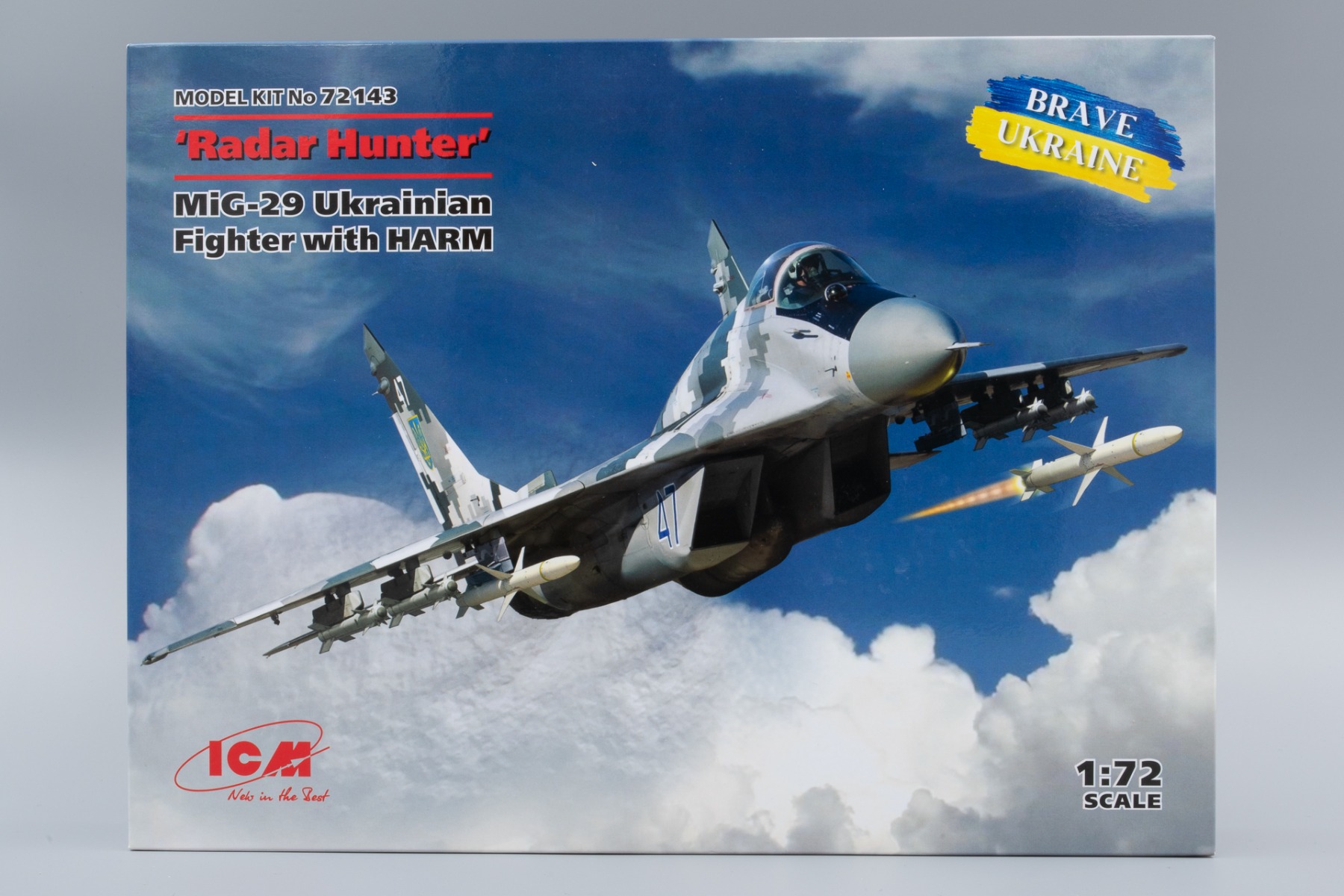 Radar Hunter MiG-29 9-13 Ukrainian Fighter with HARM missiles 精神的な統合プラモ一揃いの道具ひな形 せめぎ合う機 /ICM 1/72