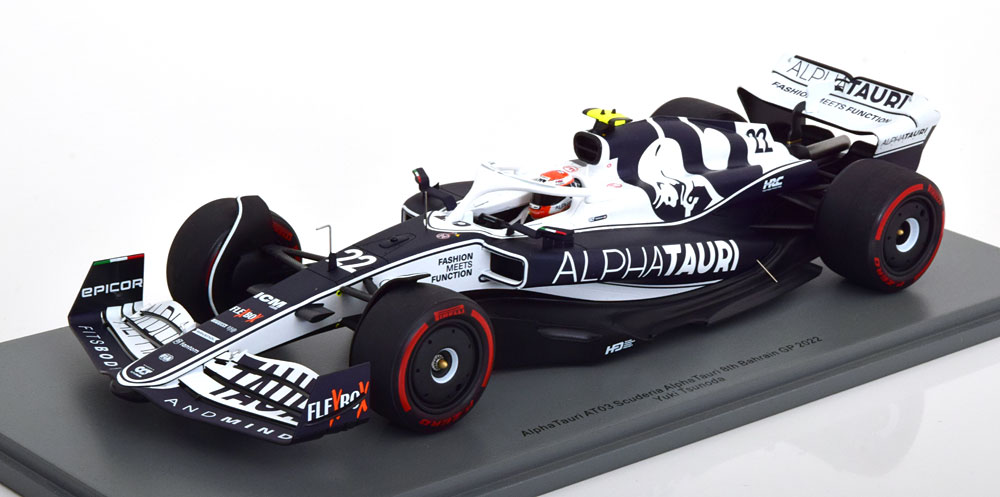 Alphatauri AT03 GPバーレーン 角田裕毅 2022 入れもの付き添い人/ Spark 1/18 ミニカー