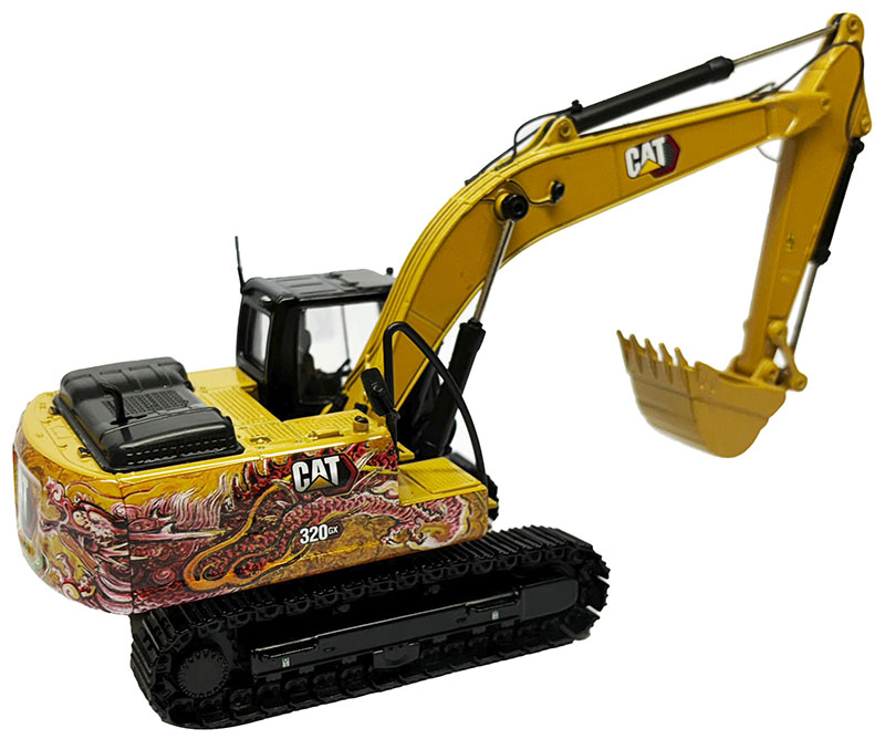 Caterpillar 320 GX 油圧ショベル (ドラゴントーテム装飾) - ハイラインシリーズ トレーラー / Diecast Masters 1/50 建設機械模型 工事車両|ラストホビー
