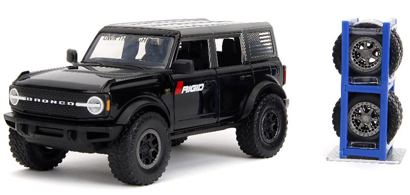 Own the Night 2021 Ford Bronco 黒いこと 替え車輪付き添い人 Just Trucks ミニカー / JADA 1/24 乗り物のおもちゃ-おもちゃ-車
