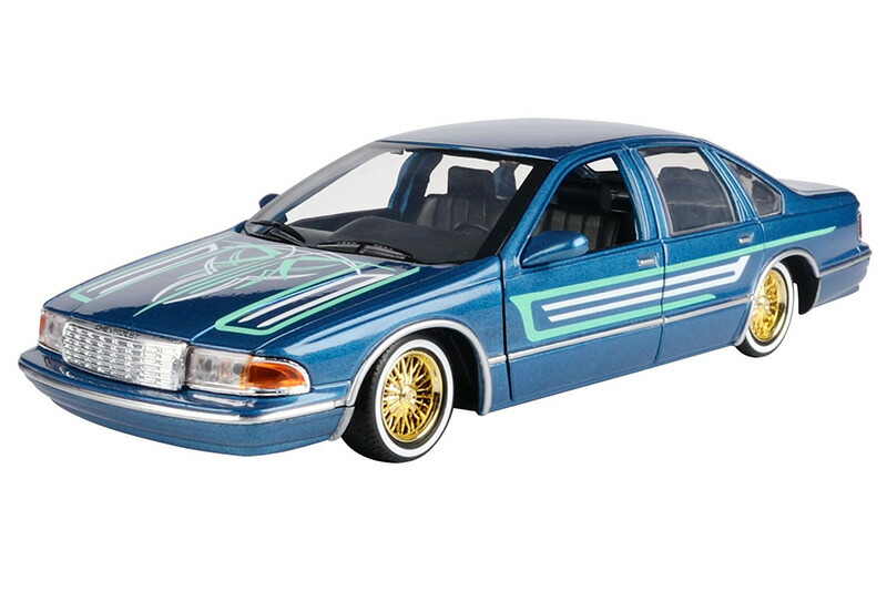 Chevroletシボレー Capriceカプリス Lowrider 1993 砂糖菓子青色 置き目馬乗り / Motor Max 1/24 ミニカー ひな型