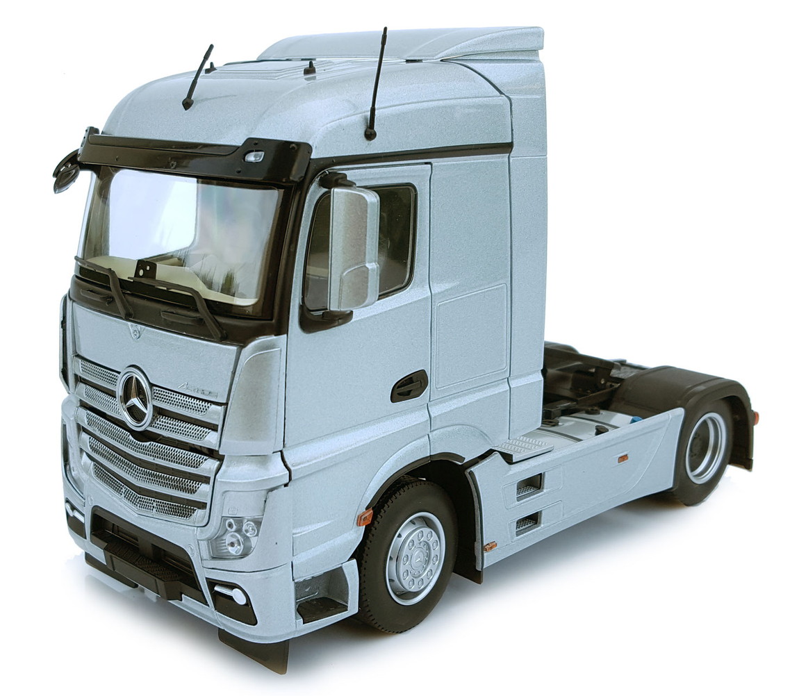 【取っておく】Mercedes-Benzメルセデスベンツ Actrosアクトロス Streamspace 4x2 しろがね色 / margemodel 1/32 ミニカー