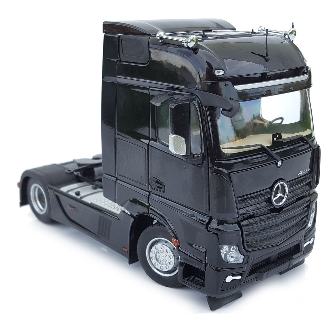 【取っておく】Mercedes-Benzメルセデスベンツ Actrosアクトロス Bigspace 4x2 黒いこと / margemodel 1/32 ミニカー