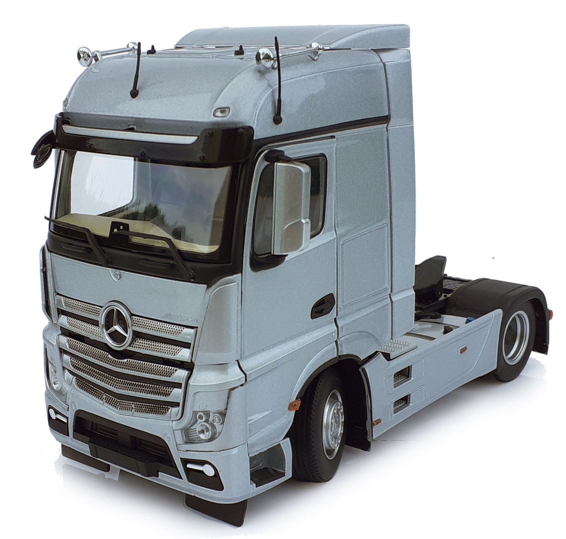 【取っておく】Mercedes-Benzメルセデスベンツ Actrosアクトロス Bigspace 4x2 しろがね色 / margemodel 1/32 ミニカー