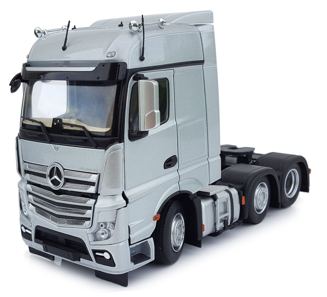 【取っておく】Mercedes-Benzメルセデスベンツ Actrosアクトロス Bigspace 6x2 しろがね色 / margemodel 1/32 ミニカー