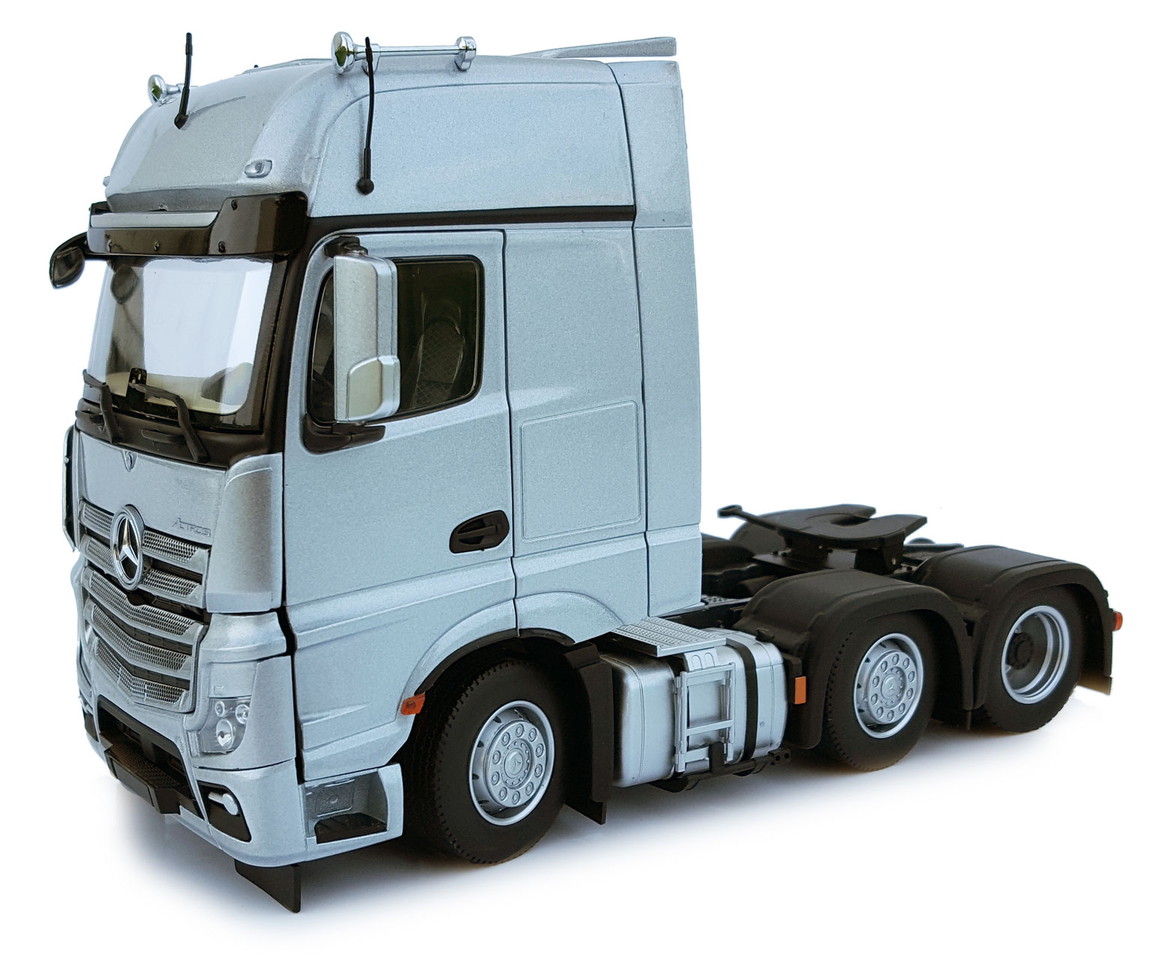 【取っておく】Mercedes-Benzメルセデスベンツ Actrosアクトロス Gigaspaceギガ間隔文字 6x2 しろがね色 / margemodel 1/32 ミニカー