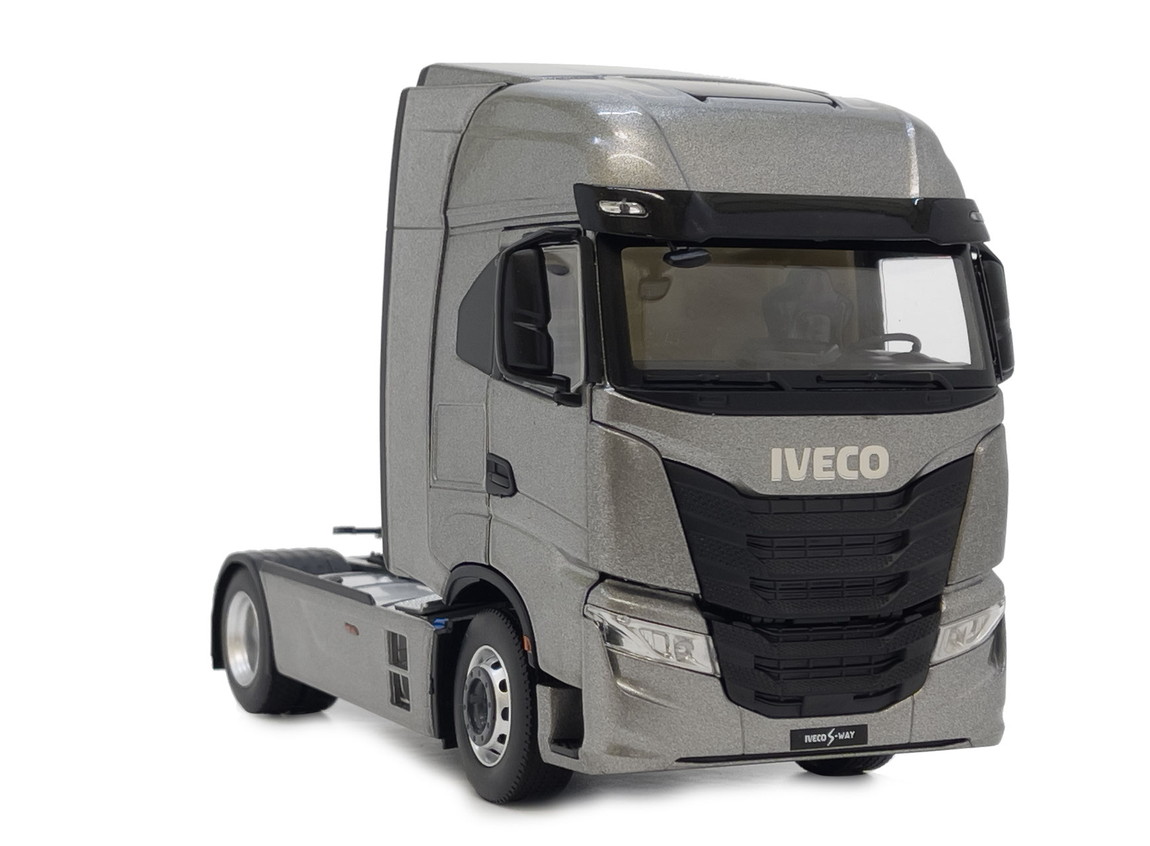 【取っておく】Iveco S-Way 4x2 うす暗い薄墨色 / margemodel 1/32 ミニカー