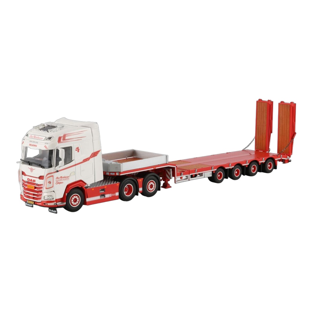 Kim Christensen DAF XG 6x2 スロープ付き ローローダー 4軸 重機運搬車 / WSI 1/50 トラック模型｜ラストホビー