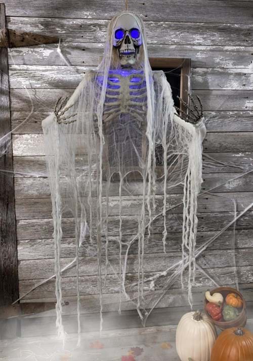 ハロウィン 吊り下げ スケルトン 青色LED発光 目が光る プラスチック製 ガーゼ生地 装飾 小道具｜ラストホビー