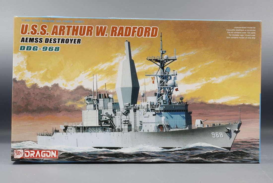 USS Arthur W. Radford DDG 968 AEMSS Destroyer 駆逐艦 組み立てプラモキット模型 /Dragonドラゴン 1/700