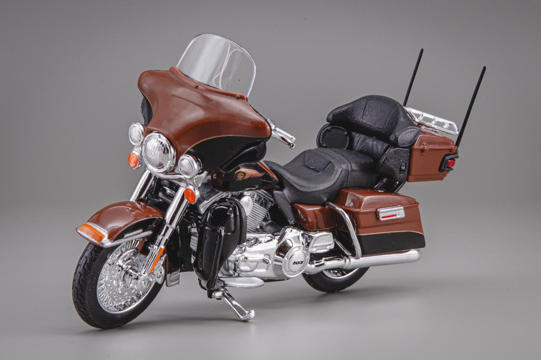 Harley Davidsonハーレーダビッドソン FLHTK Electra Glide Ultra Limited 2013 ブラウン /Maistoマイスト 1/18 ミニカー