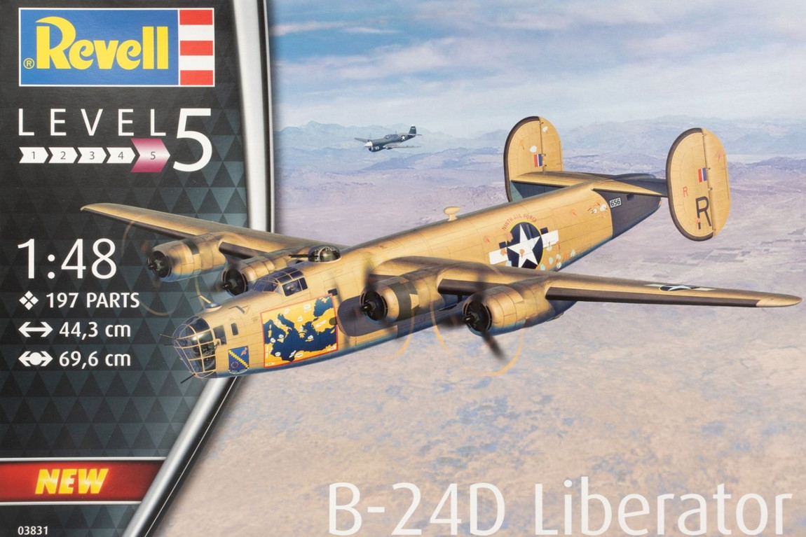 B 24D Liberator 組み立てプラモキット模型 /Revellレベル 1/48