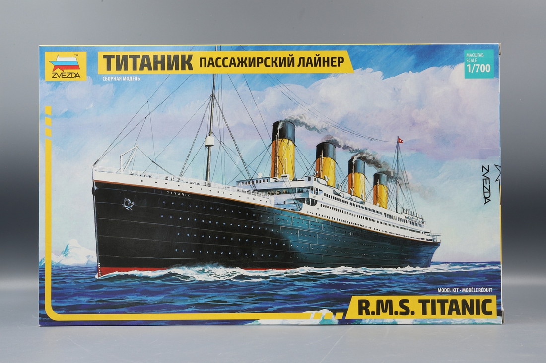 RMS Titanic タイタニック号 組み立てプラモキット模型 /Zvezdaズベズダ 1/700