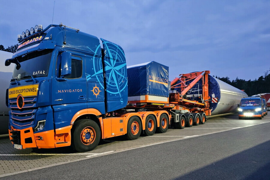 【取っておく】2026年発売予定を組む Mercedes-Benzメルセデスベンツ ACTROS MP5 GIGA SPACE 8X4 ウィンドミルトレーラー Navigator Transport / WSI 1/50 組みたてる機械類 ひな型