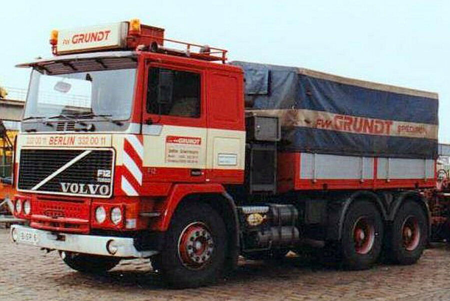【予約】2026年発売予定 Volvoボルボ F12 6X4 F.W. Grundt / WSI 1/50 建設機械 模型|ラストホビー