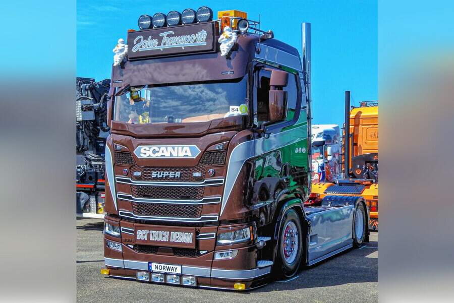 【取っておく】2026年発売予定を組む JOHN TRANSPORTS SCANIA S 並大抵 CS20N 4x2 トラクター / WSI 1/50 作り上げる機械類ひな形 工事鉄道車両