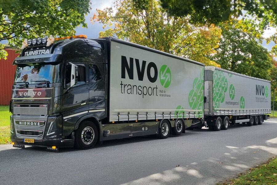 【予約】2026年発売予定 Volvoボルボ FH5 GLOBETROTTER XL 6X2 RIGED TRUCK ROAD TRAIN Tuinstra Transport / WSI 1/50 建設機械 模型｜ラストホビー