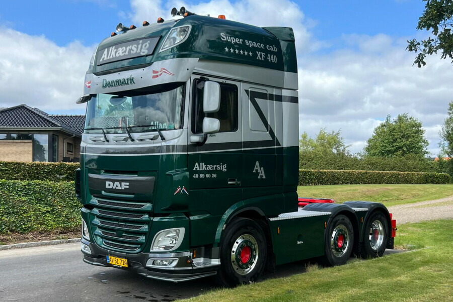 【取っておく】2026年発売予定を組む DAF XF SUPER SPACE CAB 6X2 TWIN STEER Allan Alkaersig / WSI 1/50 作り上げる機械類 ひな形
