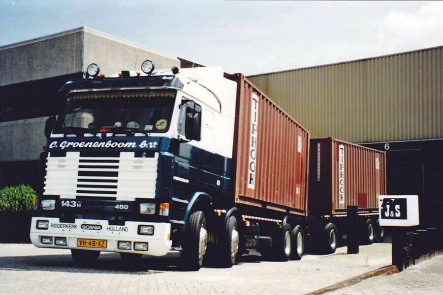 【予約】2026年発売予定 Scaniaスカニア 3 SERIES 8X2 TAG AXLE CONTAINER TRUCK DRAWBAR TRAILER C. Groenenboom / WSI 1/50 建設機械 模型｜ラストホビー