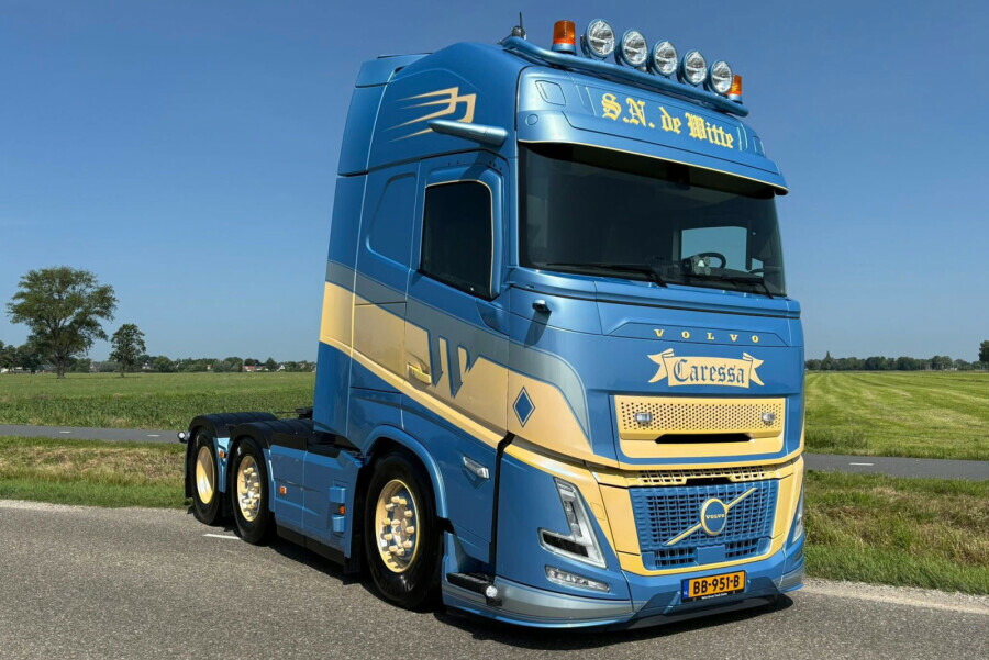 【取っておく】2026年発売予定を組む Volvoボルボ FH AERO GLOBETROTTER XL 6X2 TWIN STEER S.N. de Witte / WSI 1/50 組みたてる機械類 ひな型
