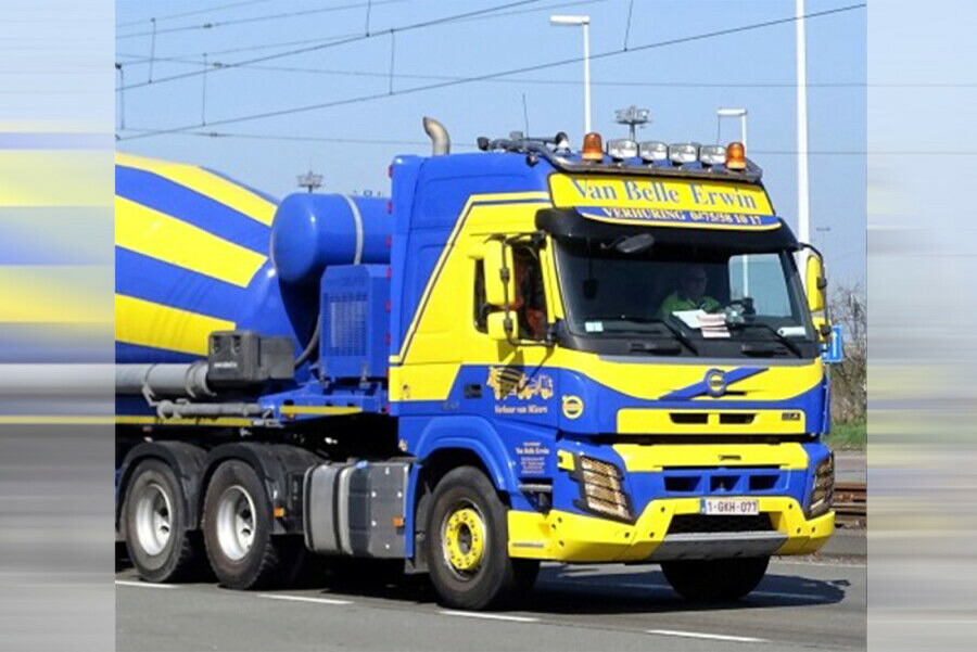 【予約】2026年発売予定 Volvoボルボ FMX GLOBETROTTER 6X4 ダンプトレーラー 2 AXLE Van Belle Transport / WSI 1/50 建設機械 模型｜ラストホビー