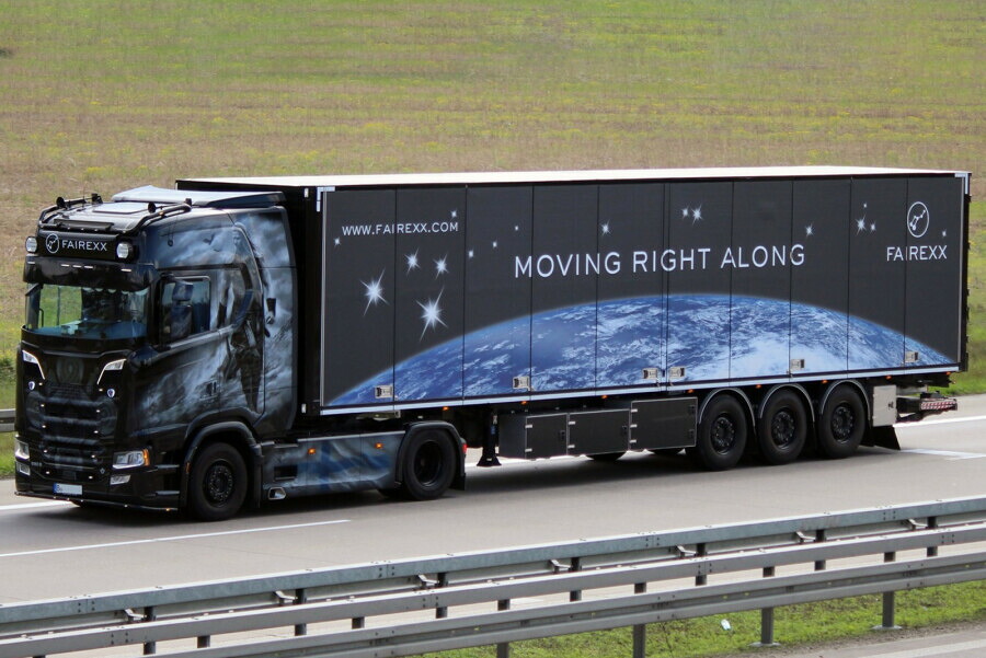 【予約】2026年発売予定 FAIREXX SCANIA S HIGHLINE CS20H 4x2 3軸 ボックストレーラー トラック / WSI 1/50 建設機械模型 工事車両