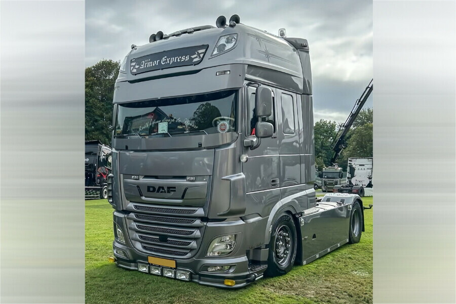 【取っておく】2026年発売予定を組む ARMOR EXPRESS DAF XF SUPER SPACE CAB MY2017 4x2 トラクター / WSI 1/50 作り上げる機械類ひな形 工事鉄道車両