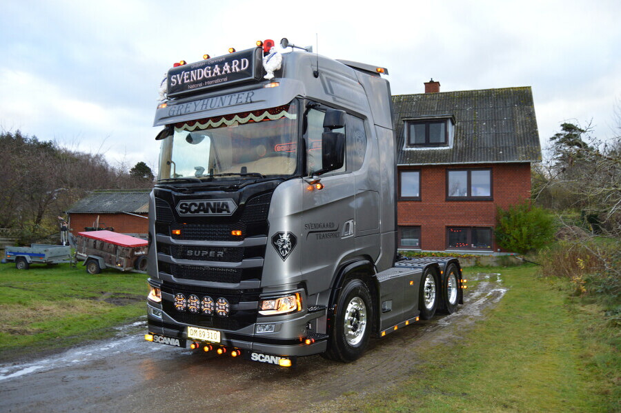 【予約】SVENDGAARD SCANIA S HIGHLINE CS20H 6X2 TWIN STEER トラクタ/WSI 1/50 建設機械模型 工事車両|ラストホビー