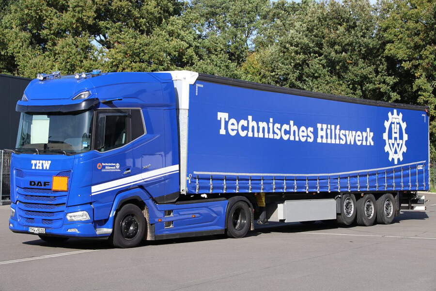 【予約】2025年10-12月以降発売予定 DAF XG+ 4X2 カーテンサイドトレーラー - 3軸 VAN DER SLUIS TRANSPORT仕様 トラック / WSI 1/50 建設機械模型 工事車両｜ラストホビー 27,824円