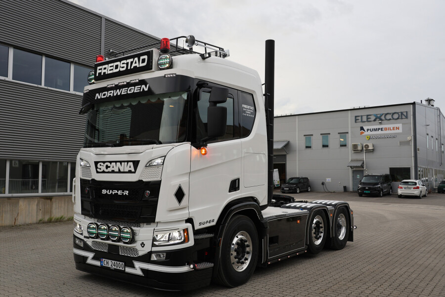 【予約】2026年発売予定 Fredstad SCANIA R NORMAL CR20N 6X2 TWIN STEER BOX TRAILER 3 AXL / WSI 1/50 ミニカー トラック模型｜ラストホビー
