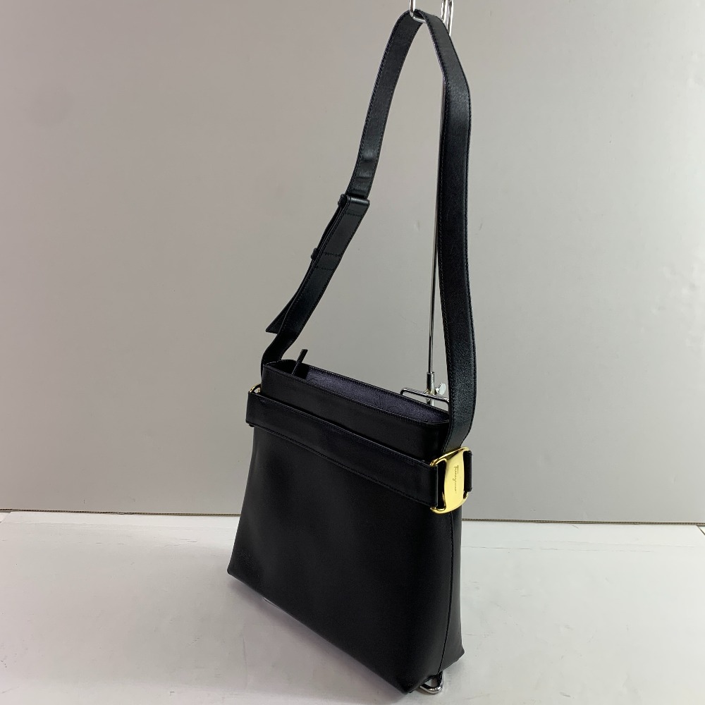 04w5409▽※【中古】Salvatore Ferragamo サルヴァトーレフェラガモ フェラガモ AF-21 8726 ショルダーバッグ ゴールド金具 肩掛け レディースバッグ ブラック【八王子店】