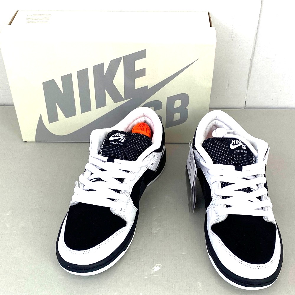 【中古】 TIGHTBOOTH × Nike SB Dunk Low Pro QS Black and White タイトブース × ナイキ SB ダンク 置き目 労働者階級 QS 黒いこと アンド 白いこと  27.0糎 メンズ  スニーカー  FD2629-100 引き船付き添い人 箱付き添い人 美品 03w24856  【入間店】