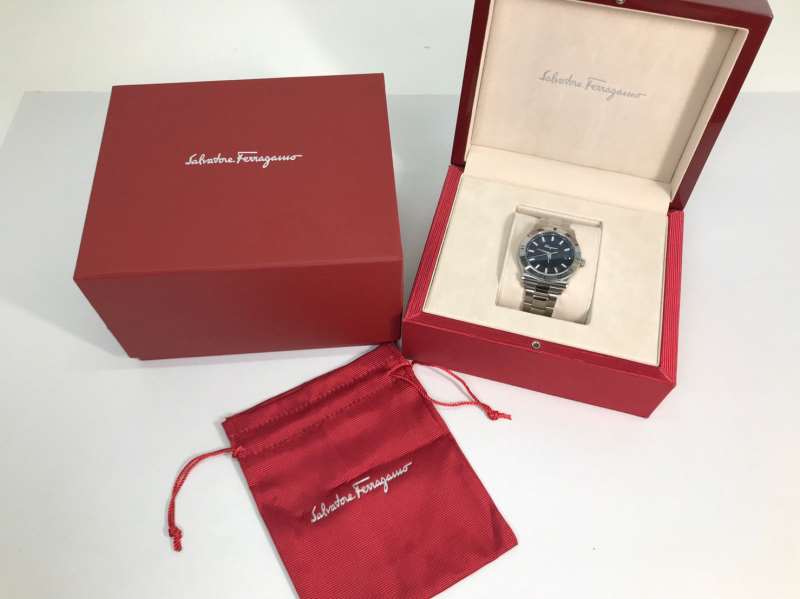 ファッションデザイナー 中古 Salvatore Ferragamo サルヴァトーレフェラガモ 腕時計 フェラガモ18 ブラック文字盤 Fh メンズ クォーツ 箱 取説 コマ２個 あり 01ｒ0690 01r0690 Rashiastrologer Com