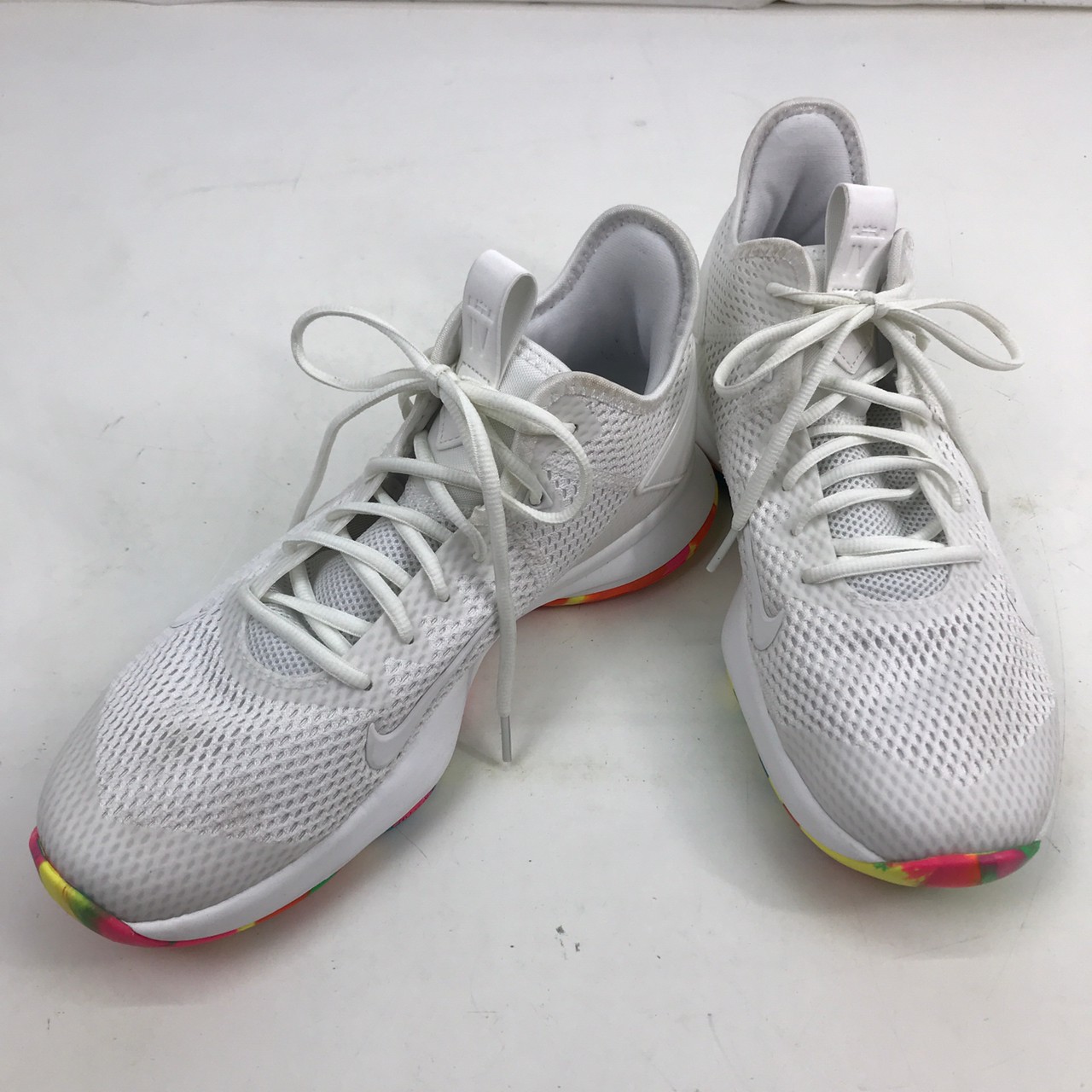 中古 Nike ナイキ スニーカー Lebron Witness Iv Es レブロン ウィットネス Cd01 102 メンズ 大いさ27 5cm 白 White ホワイト 靴底カラフル 匣なし 中古品 01r2471 Aquaguard Ae