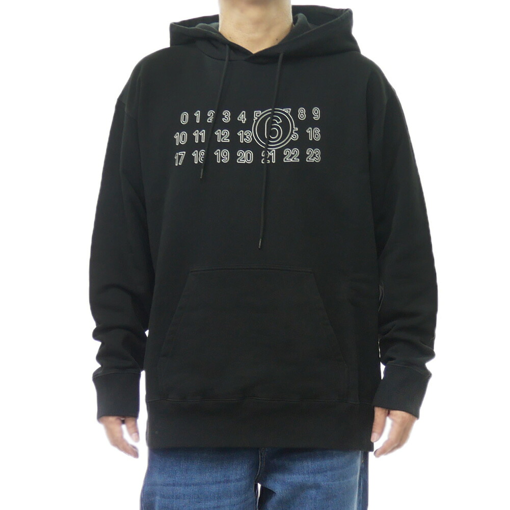 MM6 エムエムシックス メンズ プルオーバー パーカー SH0GU0035 M25025 ブラック ロゴ プリント スウェット｜TRE STYLE