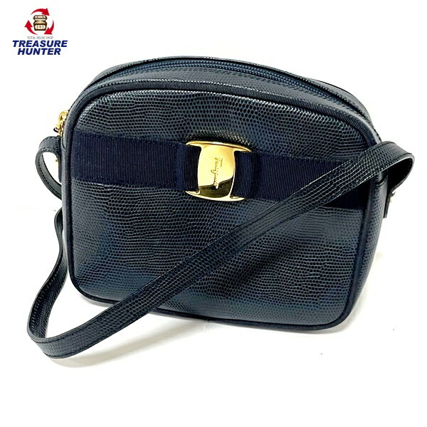 美品 サルヴァトーレフェラガモ ショルダーバッグ ヴァラリボン クロコ型押し 黒 高級感 サルバトーレフェラガモ ショルダーバッグ クロコ型押し