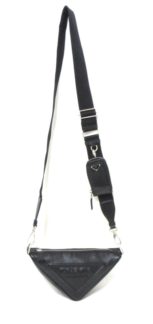 PRADA/プラダ　トライアングル レザーショルダーバック　クロスボディバッグ　メッセンジャーバッグ　本革　ブラック　【中古】｜トレジャー　トローヴ