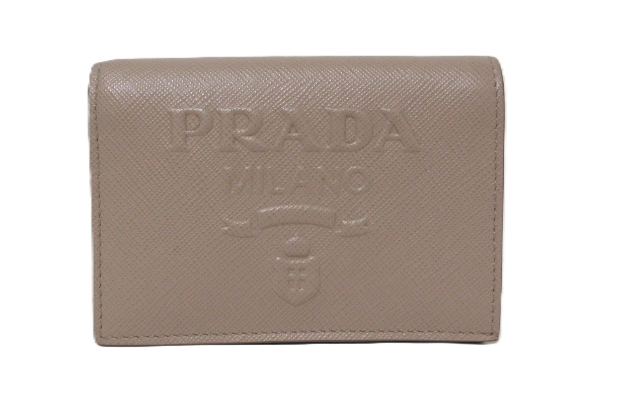 PRADA/プラダ サフィアーノ エンボスレザーコンパクトウォレット 1MV021 コンパクトウォレット さくら色ベージュ 【中古】
