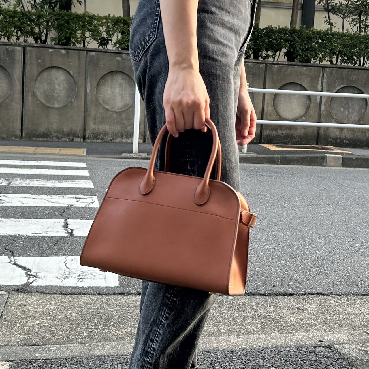 The Row ザ ロウ W1190L72 Soft Margaux 10 Bag in Leather マルゴー10 マルゴー レザー ブランド 革  バッグ レディース 新品 希少